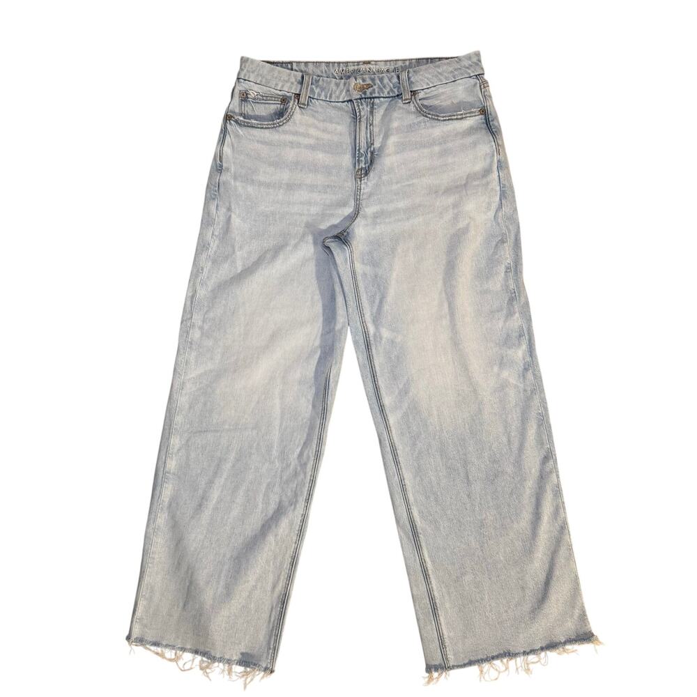 AE Curvy High-Waisted Stovepipe blue Jeans Light Wash Frayed Hem